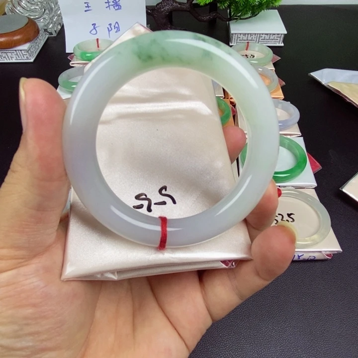 翡翠未镶嵌手镯翡翠手镯