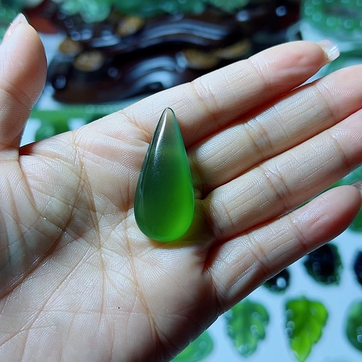 虾***说蛇纹石玉合金颈饰
