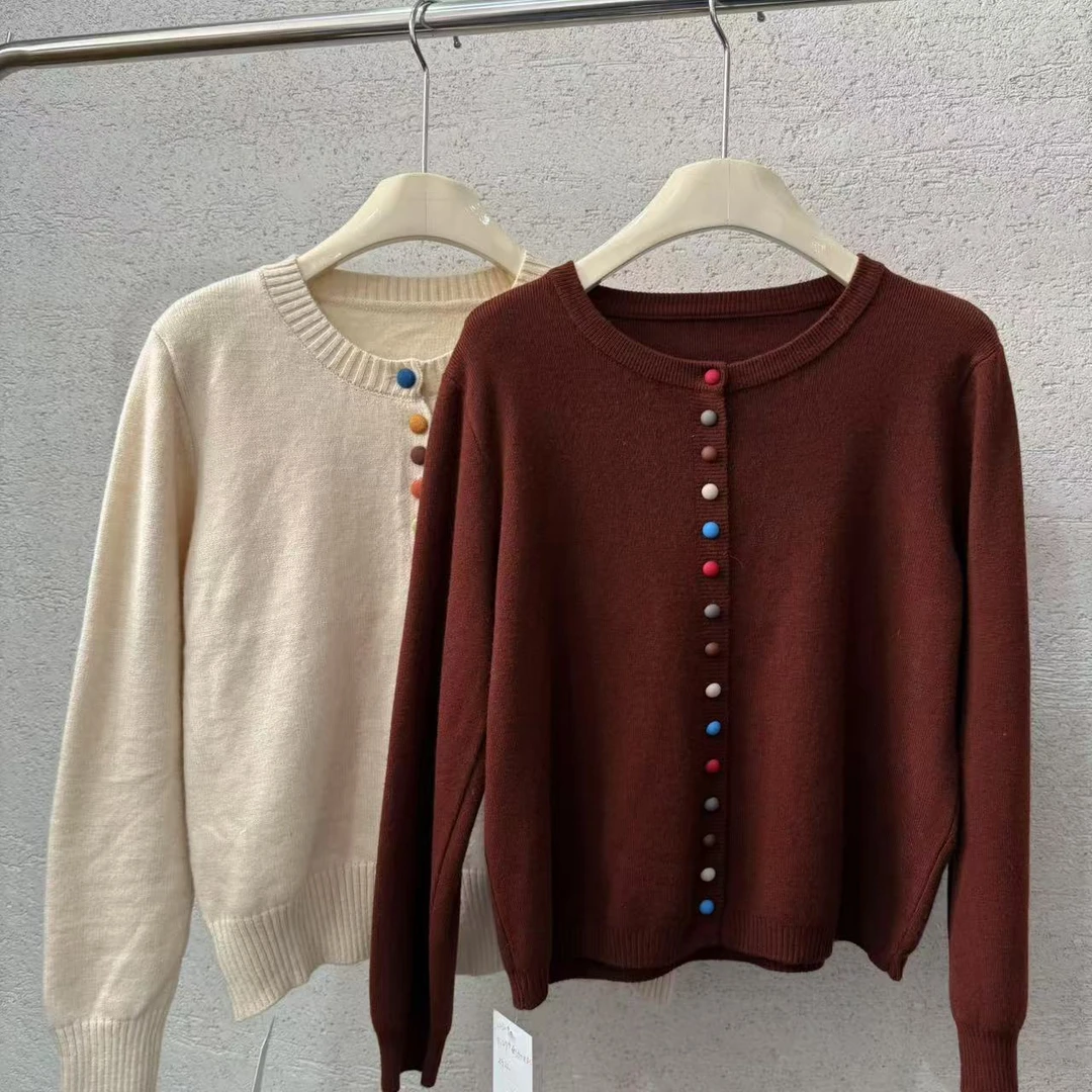 【 雨•美 推荐 】9129韩版百搭彩扣开衫毛衣