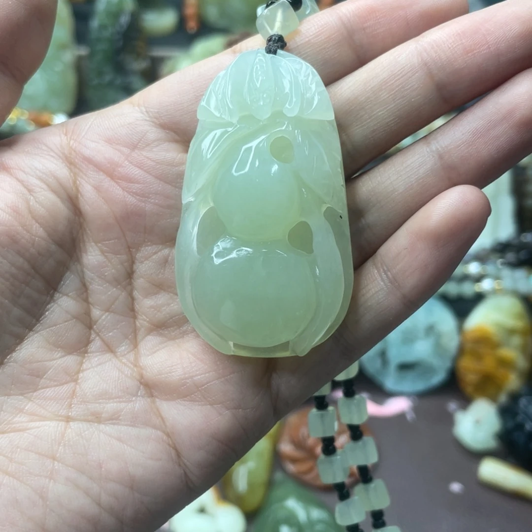 蛇纹石玉未镶嵌颈饰