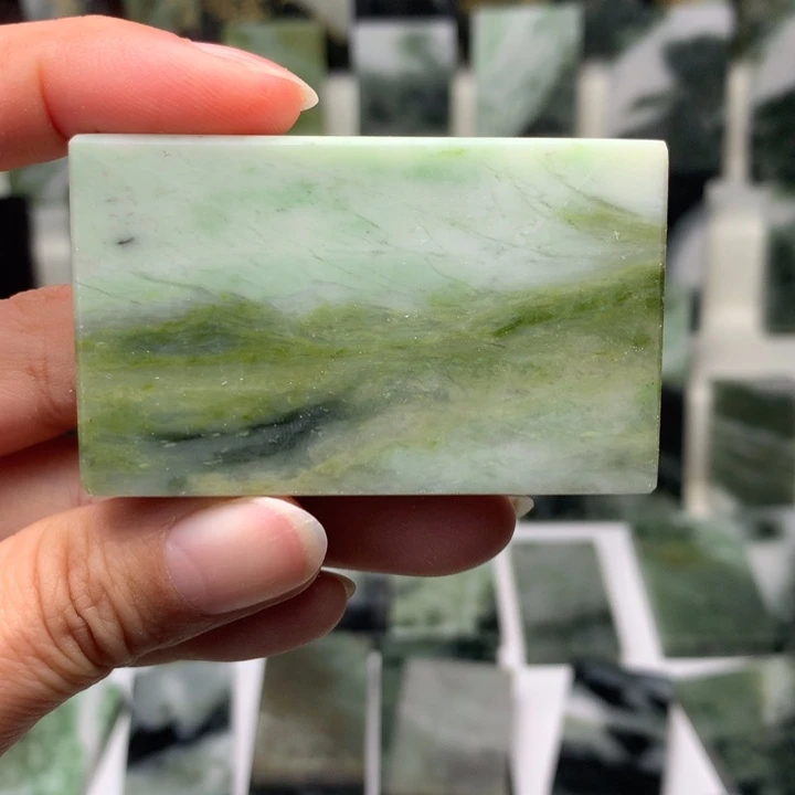 独山玉颈饰未镶嵌