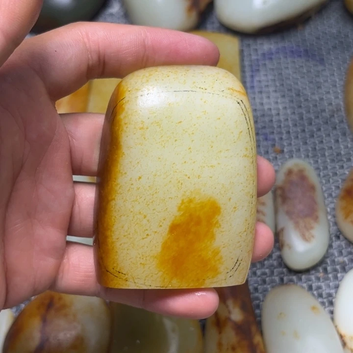 未镶嵌和田玉定制和田玉张*