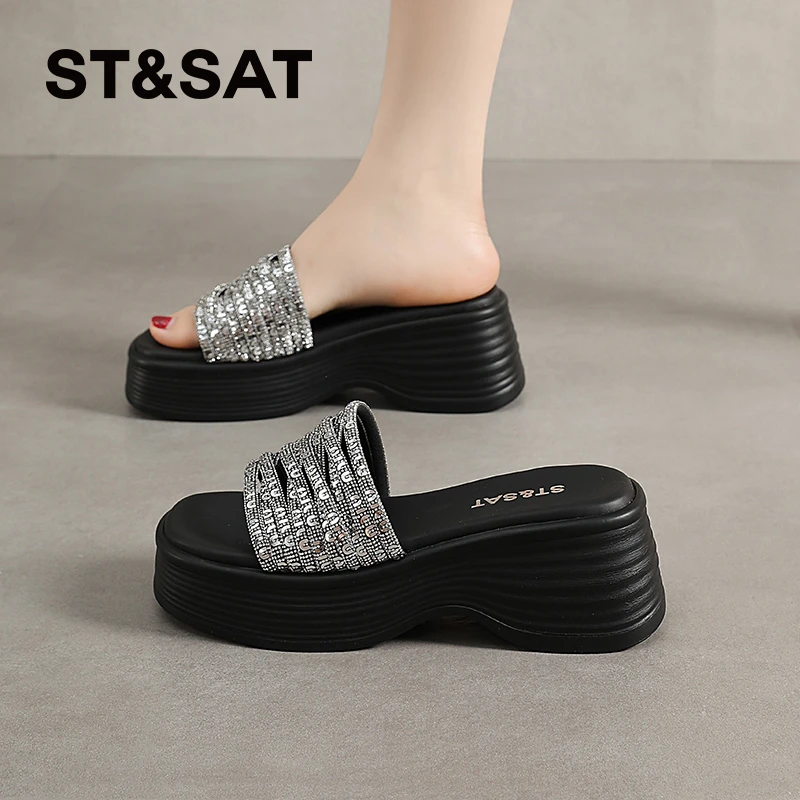 星期六坡跟水钻厚底一字拖鞋2025夏季新款外穿配裙子露趾凉拖鞋女