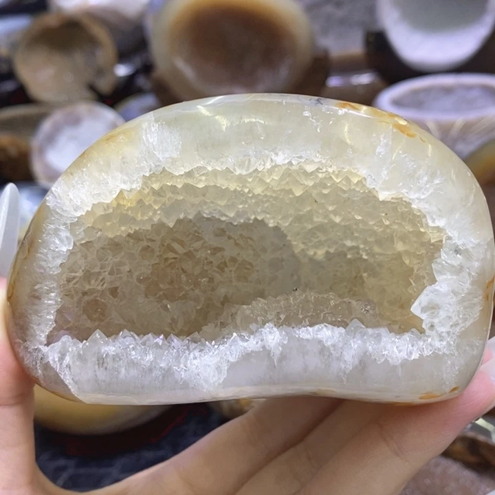 未镶嵌珠宝半成品水晶白晶洞