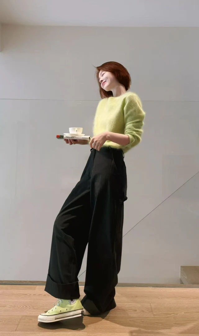 2025秋季新款奶绿色毛软糯毛衣女韩系慵懒针织衫上衣百搭直筒裤