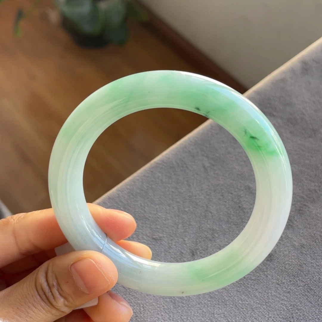 翡翠未镶嵌手镯白底青