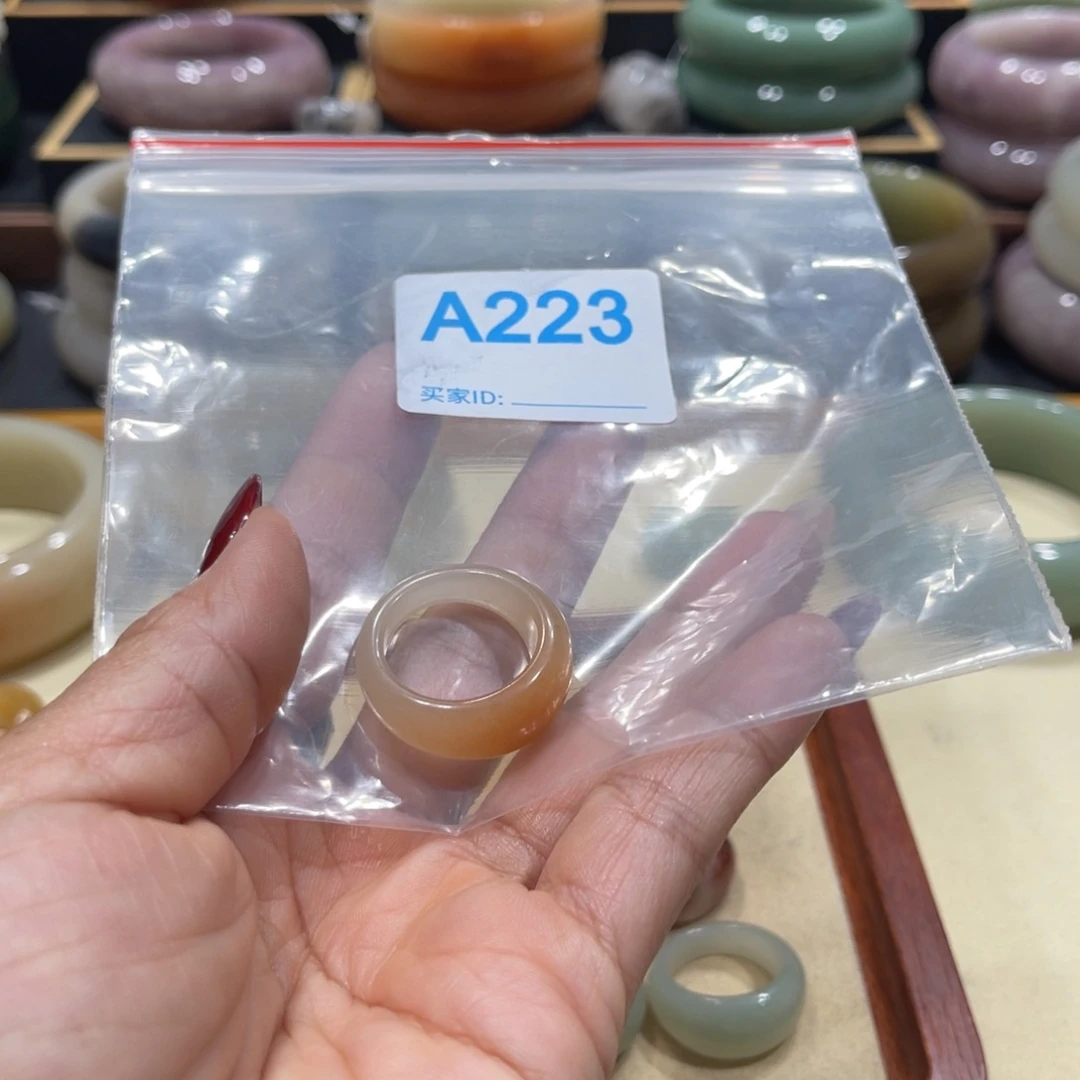 未镶嵌手镯石英岩玉