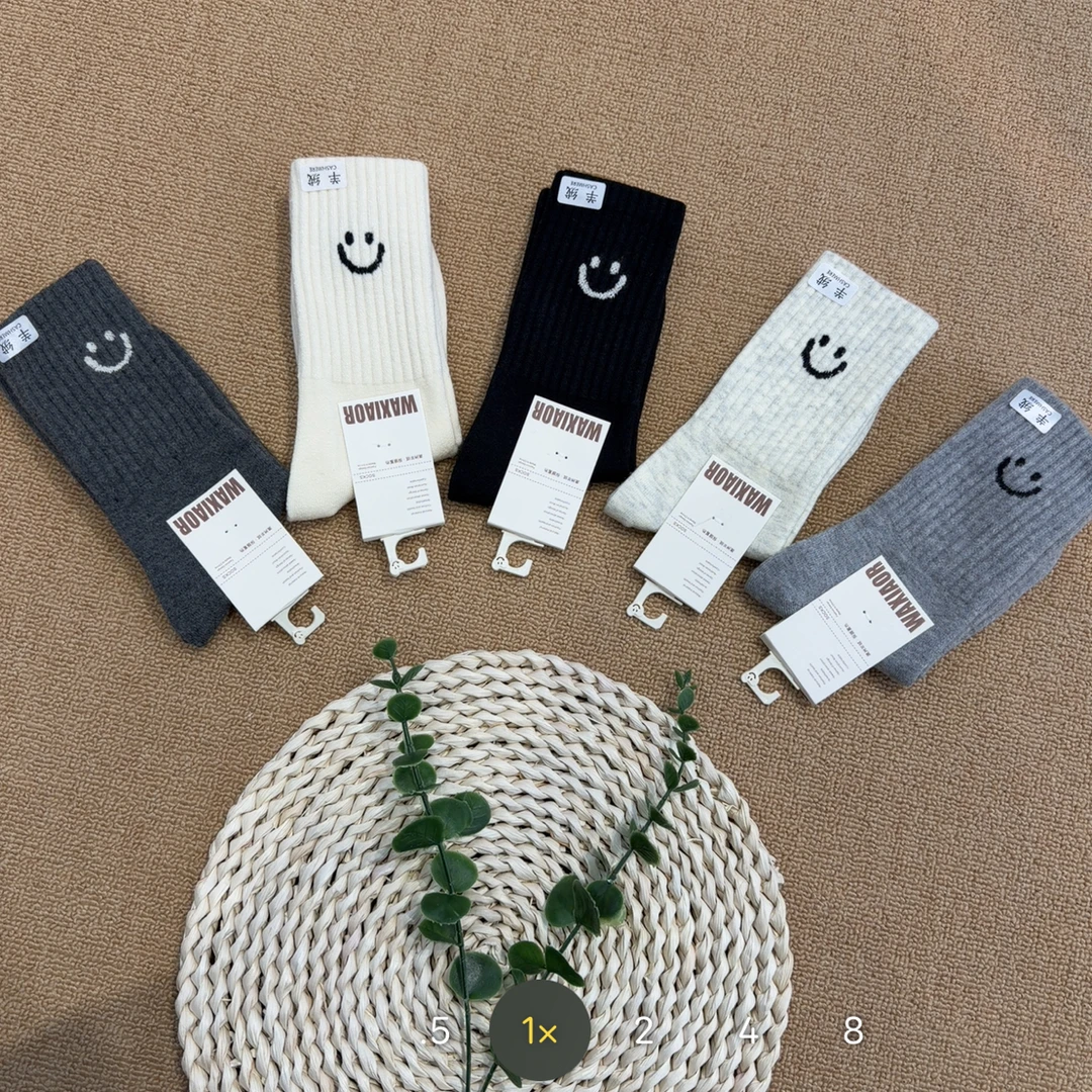 【小妹店】女款中高筒笑脸精仿羊绒袜（5双装）