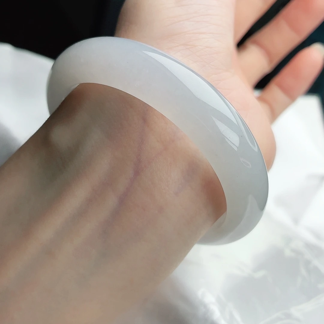 翡翠手镯未镶嵌63号正圈52