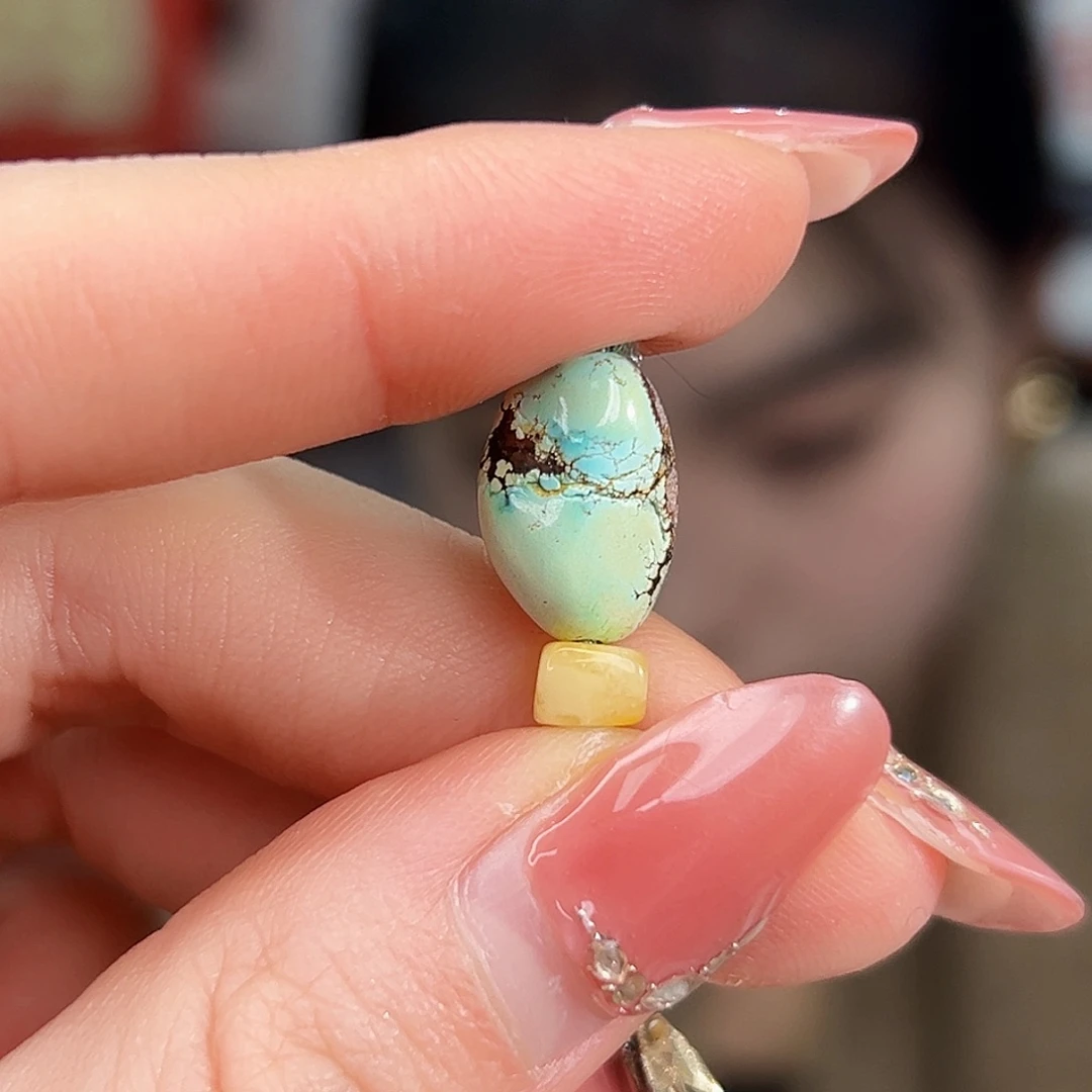 蜜蜡未镶嵌珠宝奇石