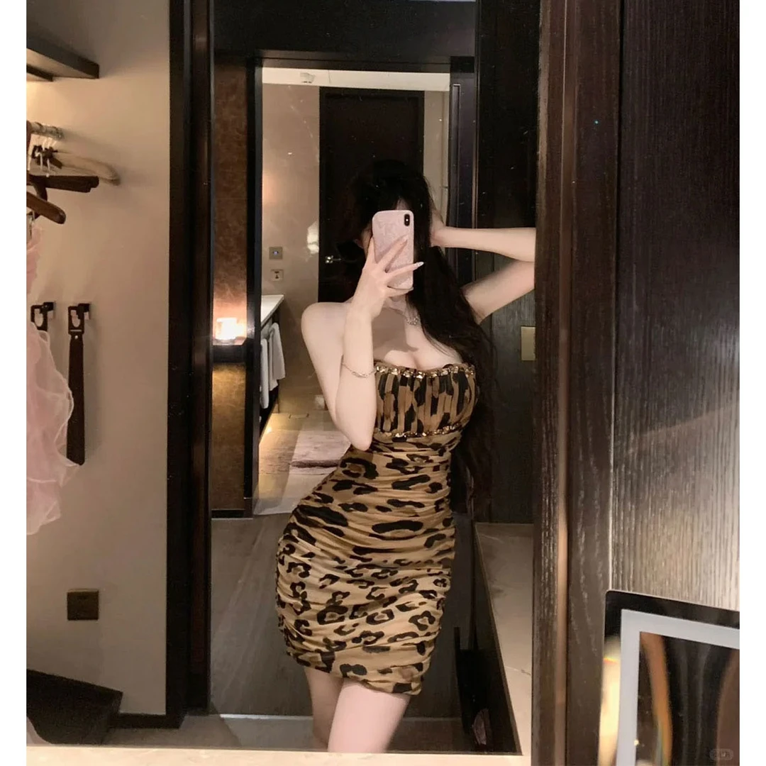 2025年夏季新款ins气质御姐纯欲风一字肩抹胸裙豹纹包臀连衣裙女
