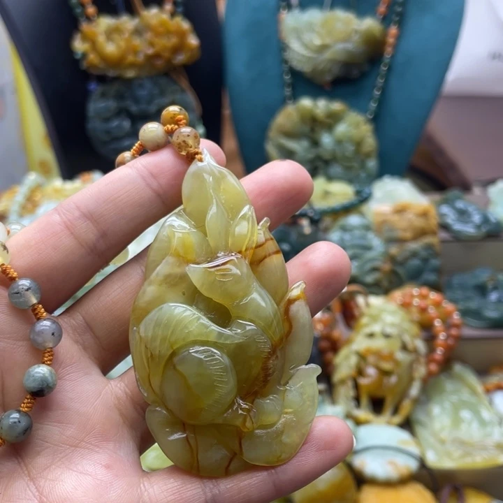 蛇纹石玉未镶嵌颈饰