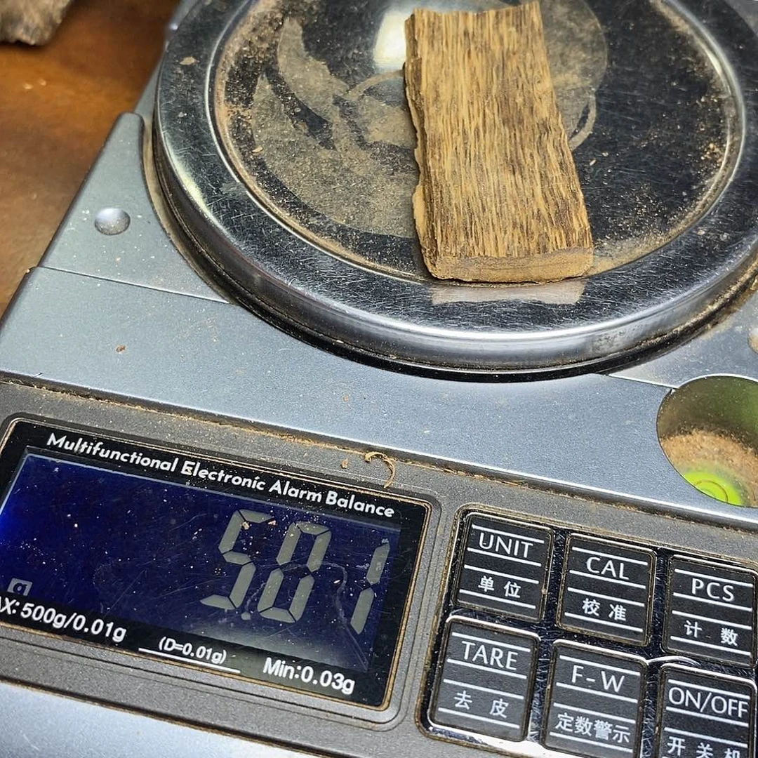 H***哥柬埔寨根部香牌子料一块121501