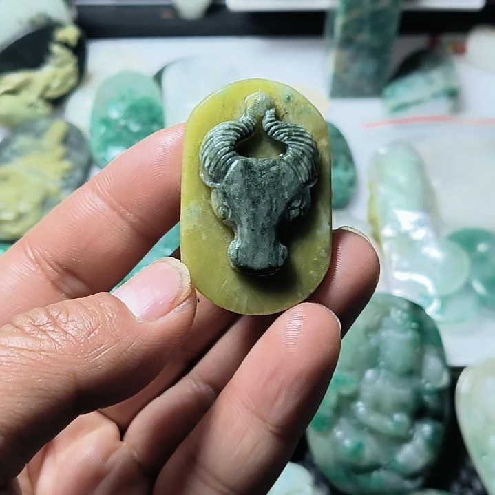 独山玉未镶嵌颈饰