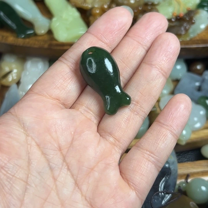 颈饰未镶嵌和田玉（糖玉）