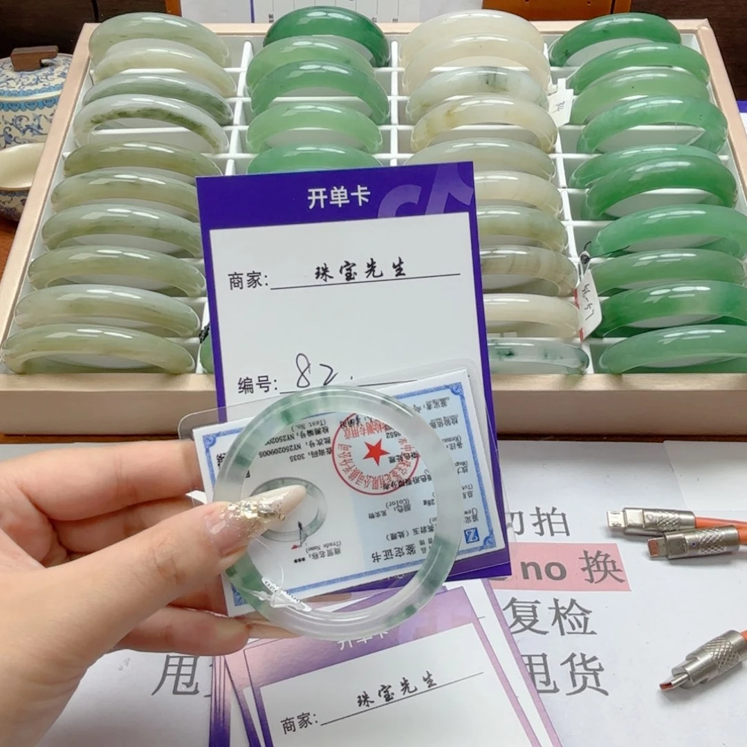 石英质玉手镯未镶嵌82