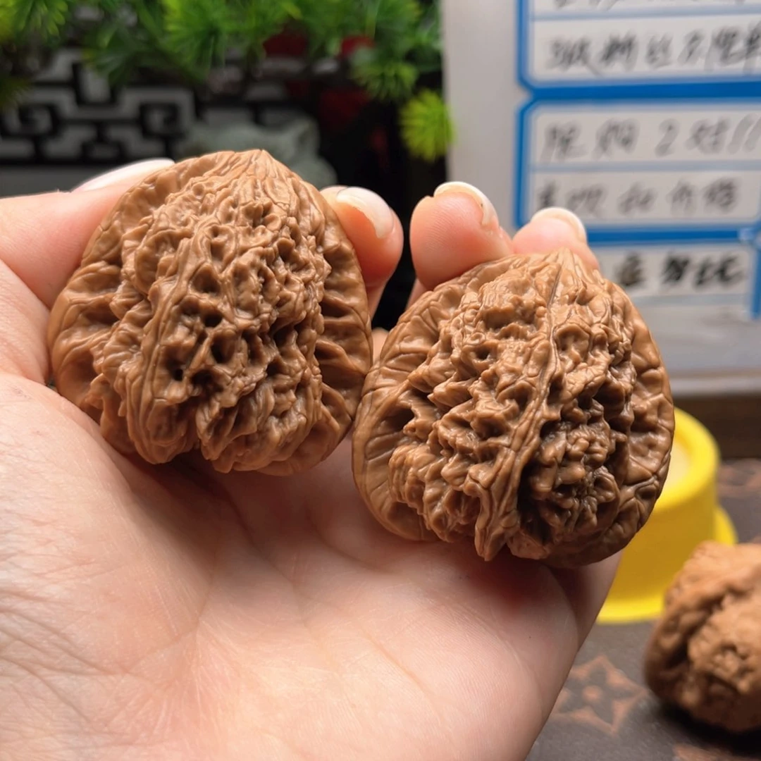 文玩核桃吊坠浪*山44浮黄暴雪