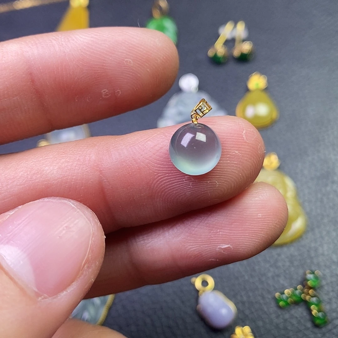 颈饰18K金镶嵌翡翠