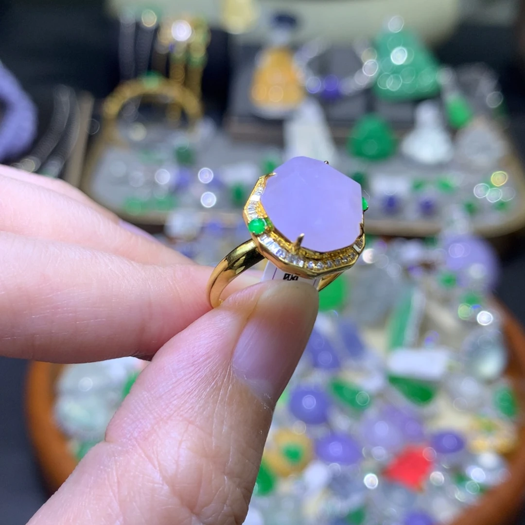 颈饰18K金镶嵌翡翠