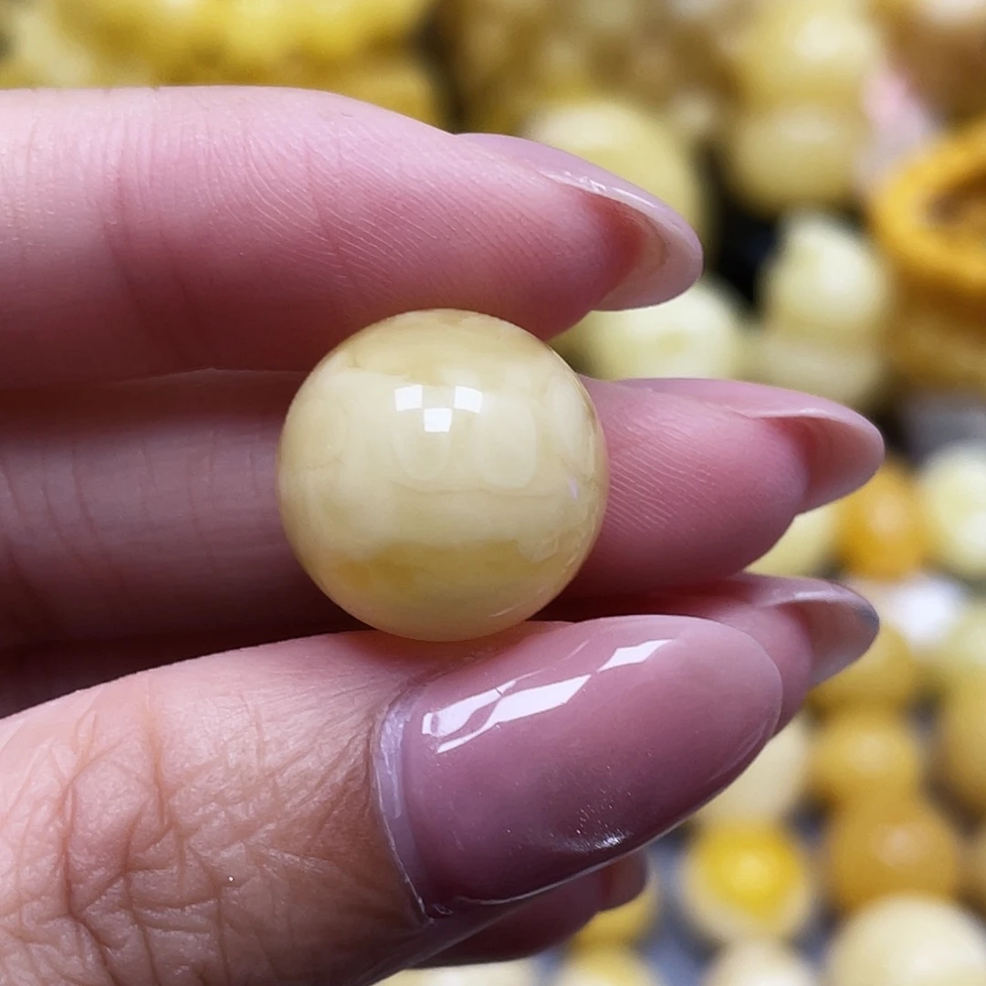 蜜蜡未镶嵌裸石15.5mm瑕疵