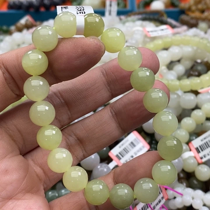 婵***八和田玉未镶嵌手链有一颗有裂