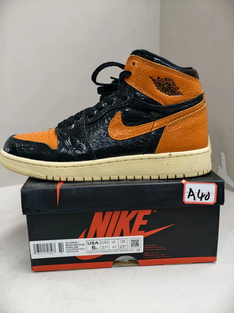nike aj1猪油扣碎37.5码全新原盒A40