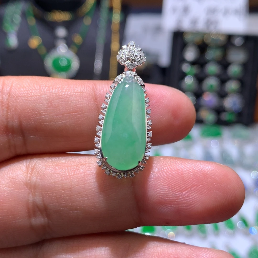 翡翠18K金镶嵌吊坠(赠链)