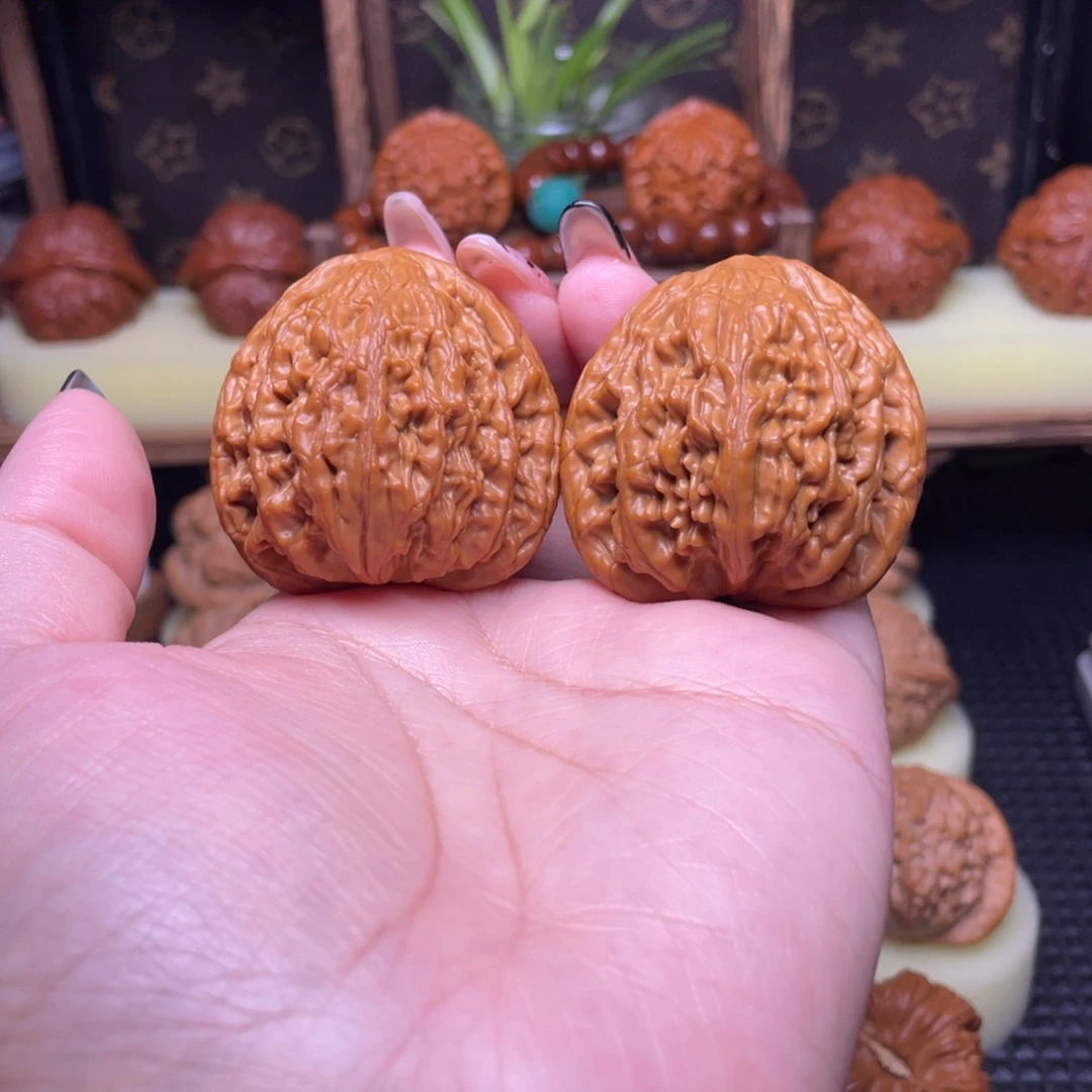 文玩核桃吊坠虎头王