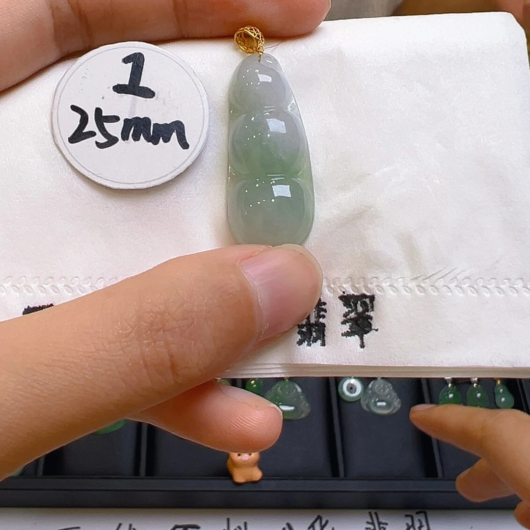 翡翠颈饰18K金镶嵌翡翠