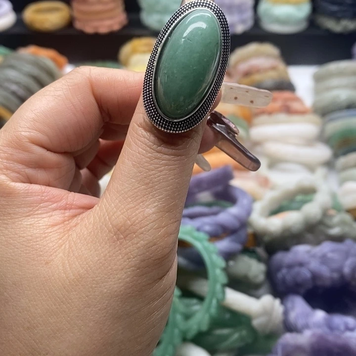 石英岩玉未镶嵌手镯