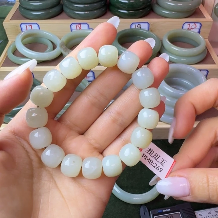 丫***师和田玉（糖玉）未镶嵌手镯