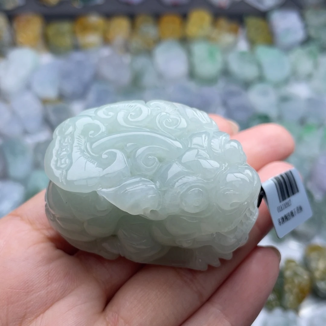 翡翠颈饰未镶嵌貔貅