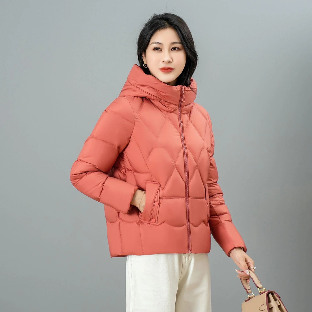 雅鹿保暖宽松连帽秋冬季时尚百搭白鸭绒女士短款羽绒服中年妈妈装