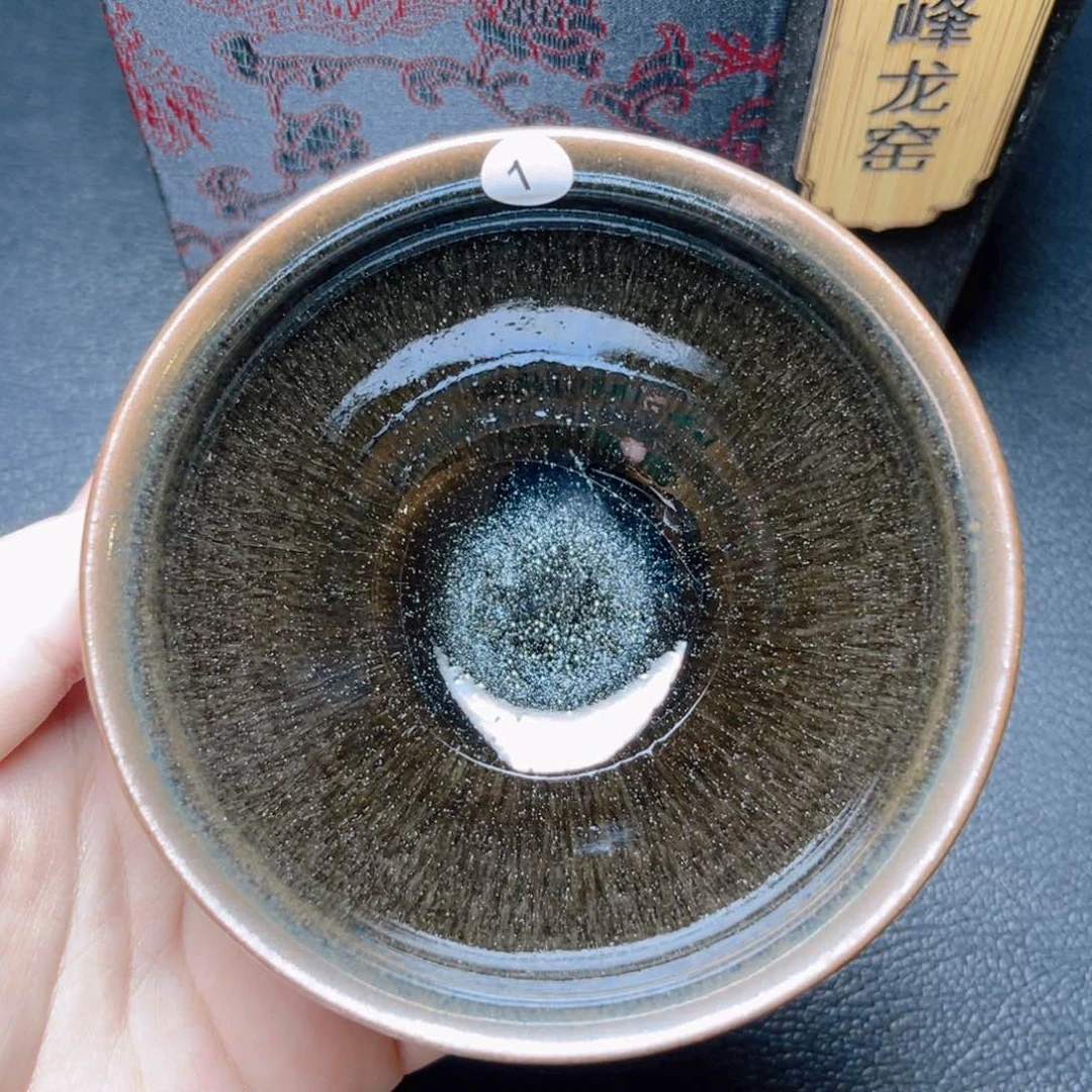 茶盏滴滴答答的声音响