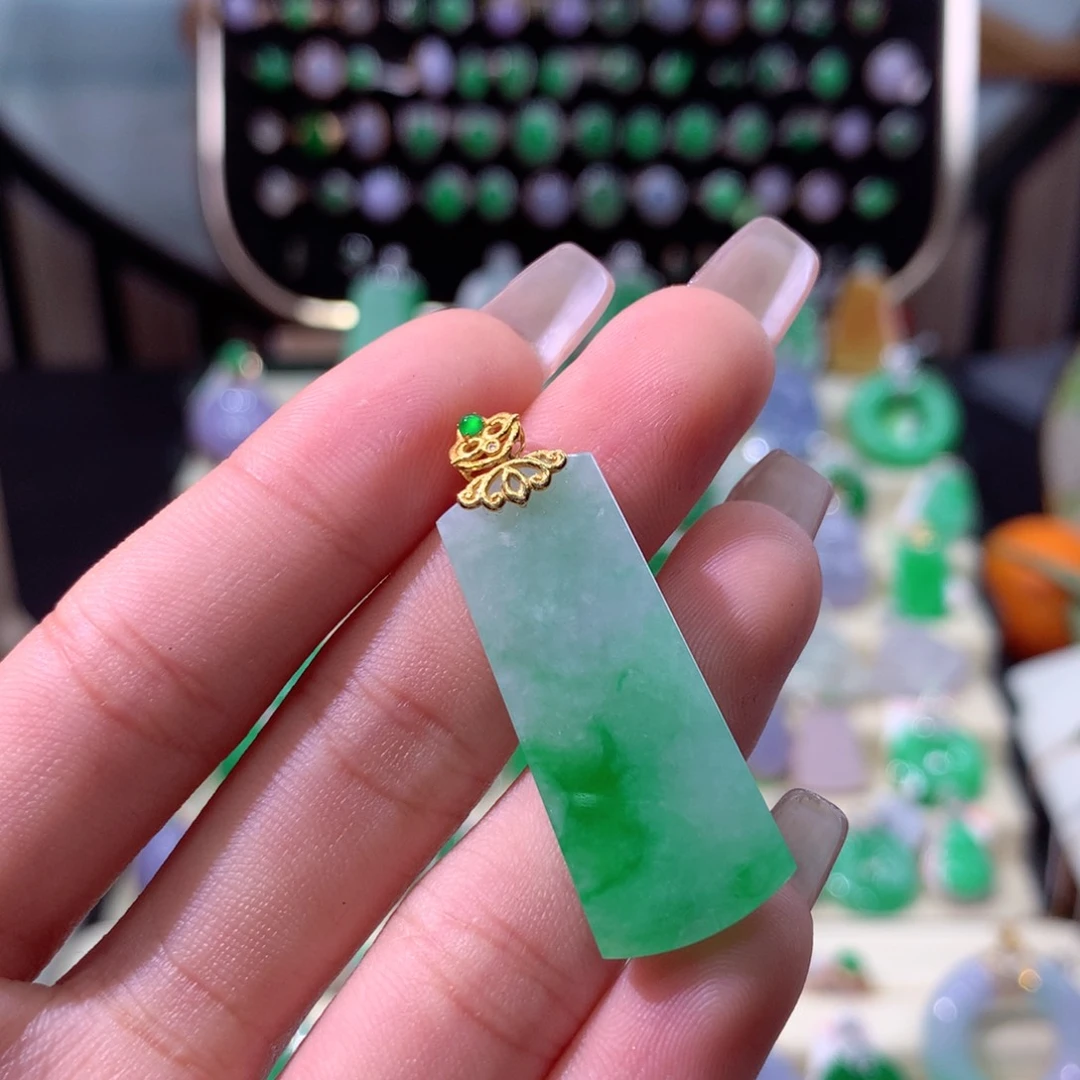 翡翠颈饰18K金镶嵌翡翠