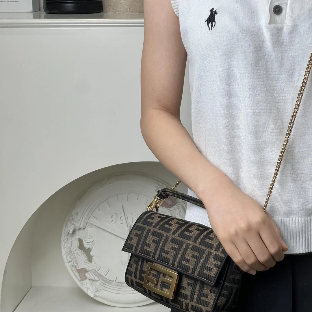 99新 FENDI/芬迪 法棍老花mini/优品