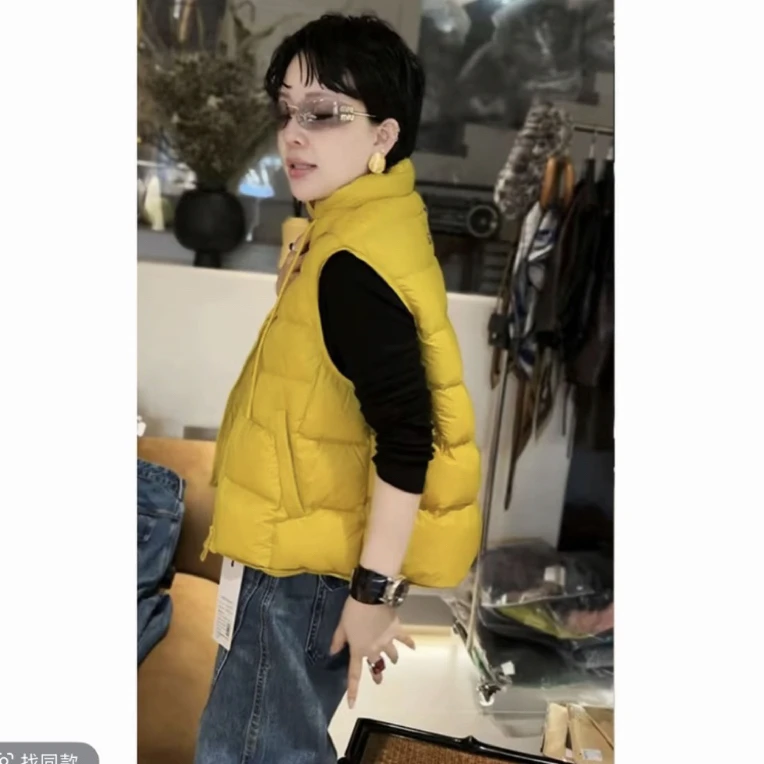 《越穿越爱马甲》新款8501宽松马甲白鸭绒女装保暖无袖马夹轻薄百搭