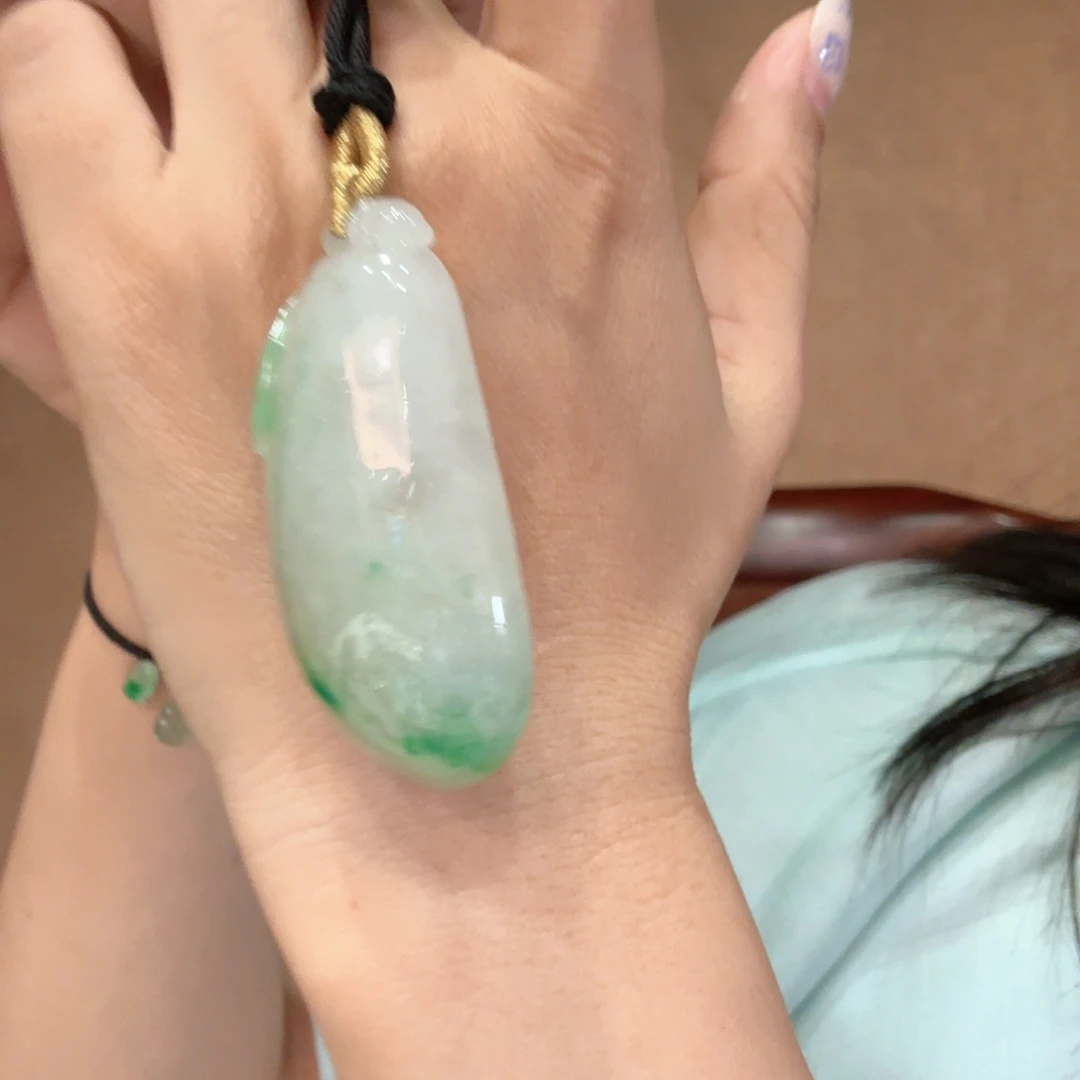 颈饰未镶嵌翡翠福瓜