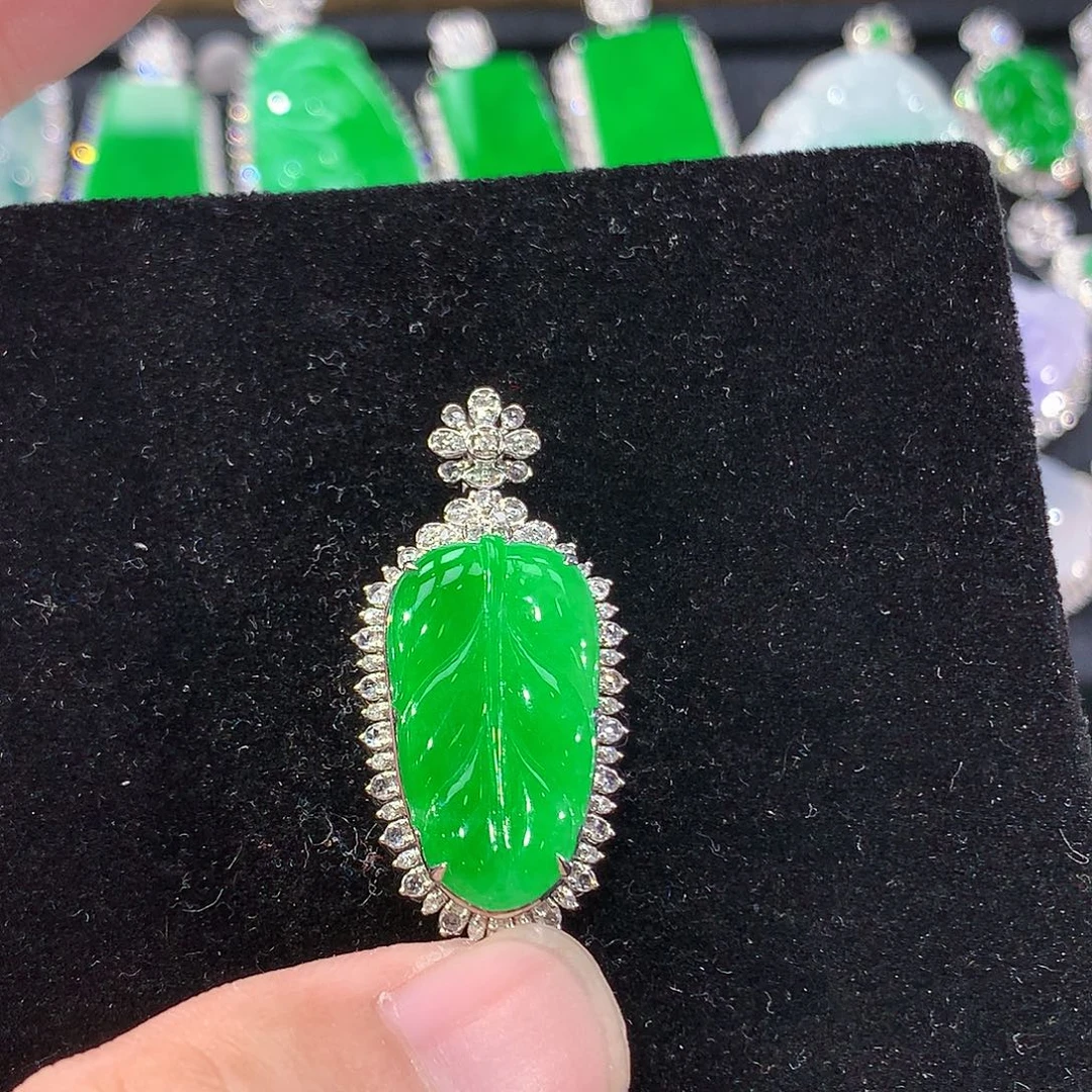 翡翠18K金镶嵌颈饰