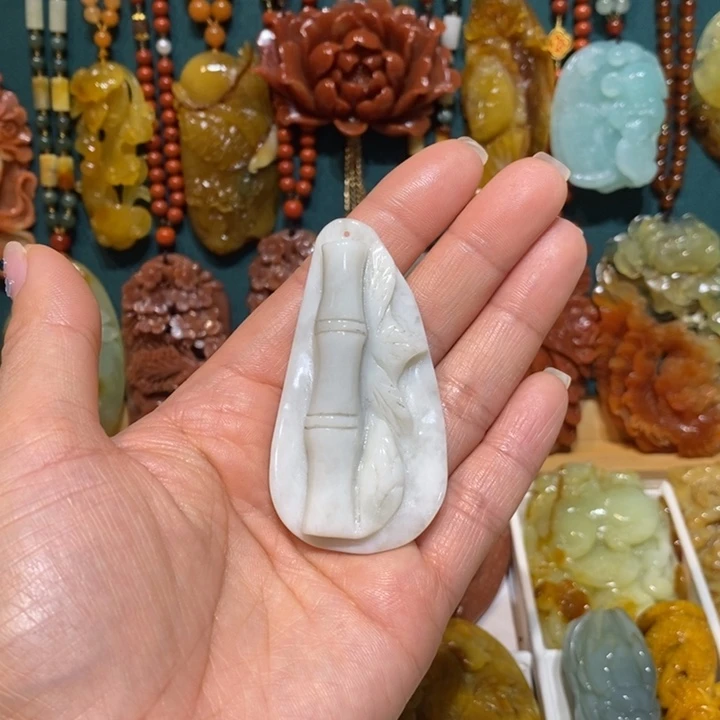 蛇纹石玉未镶嵌颈饰