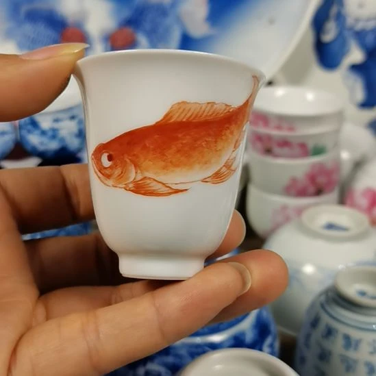 景德镇陶瓷釉上彩单鱼闻香杯