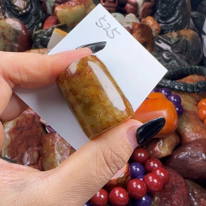 透闪石质玉未镶嵌珠宝奇石