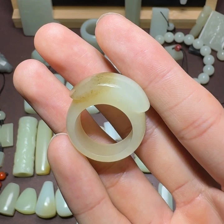 和田玉未镶嵌颈饰松*糖