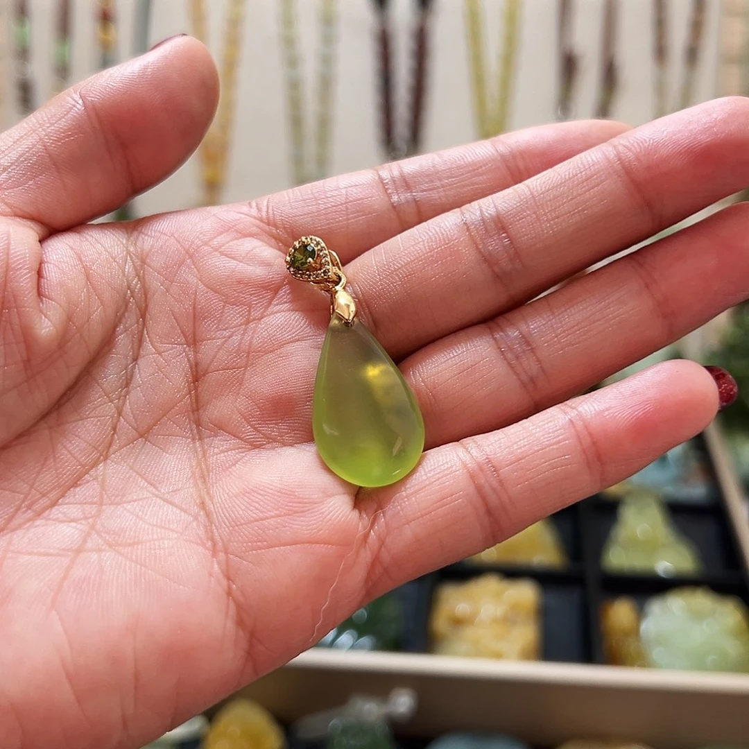 蛇纹石玉颈饰未镶嵌