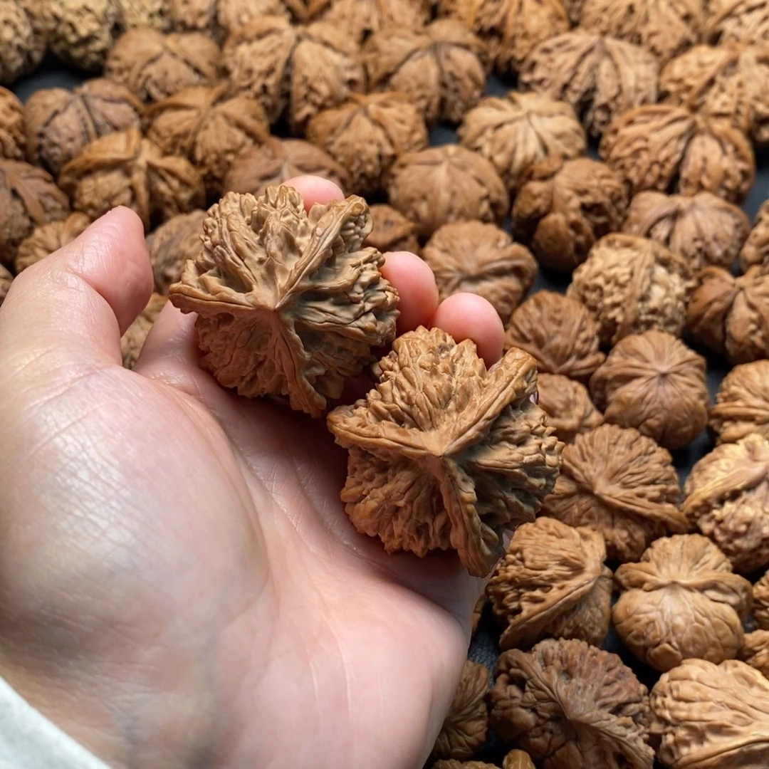 文玩核桃把件45盘龙虎头