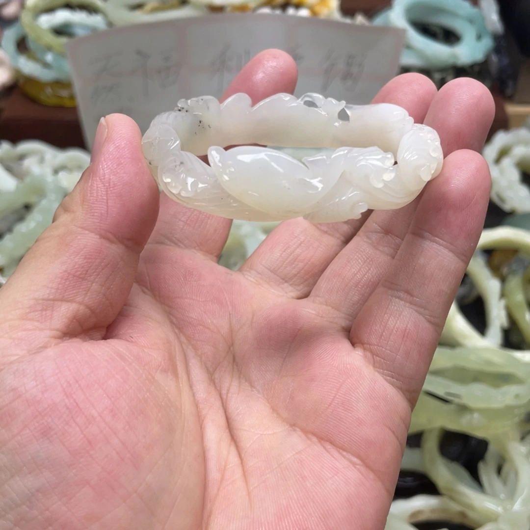 蛇纹石玉未镶嵌手镯