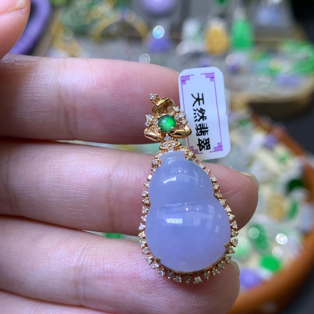 颈饰18K金镶嵌翡翠