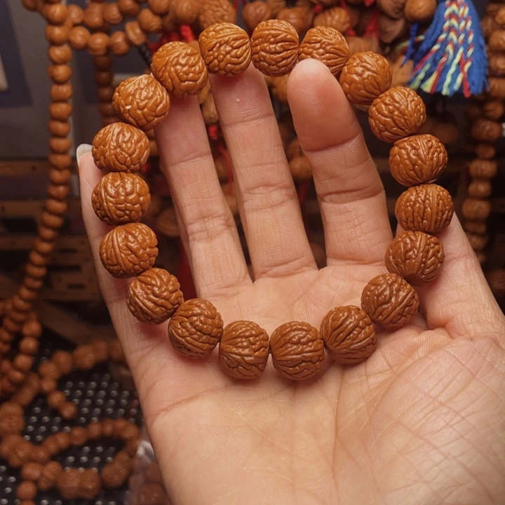 木质类龙纹桃枭挂件