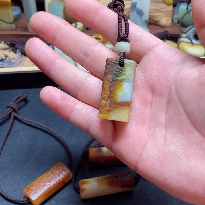 蛇纹石玉挂件未镶嵌妖*