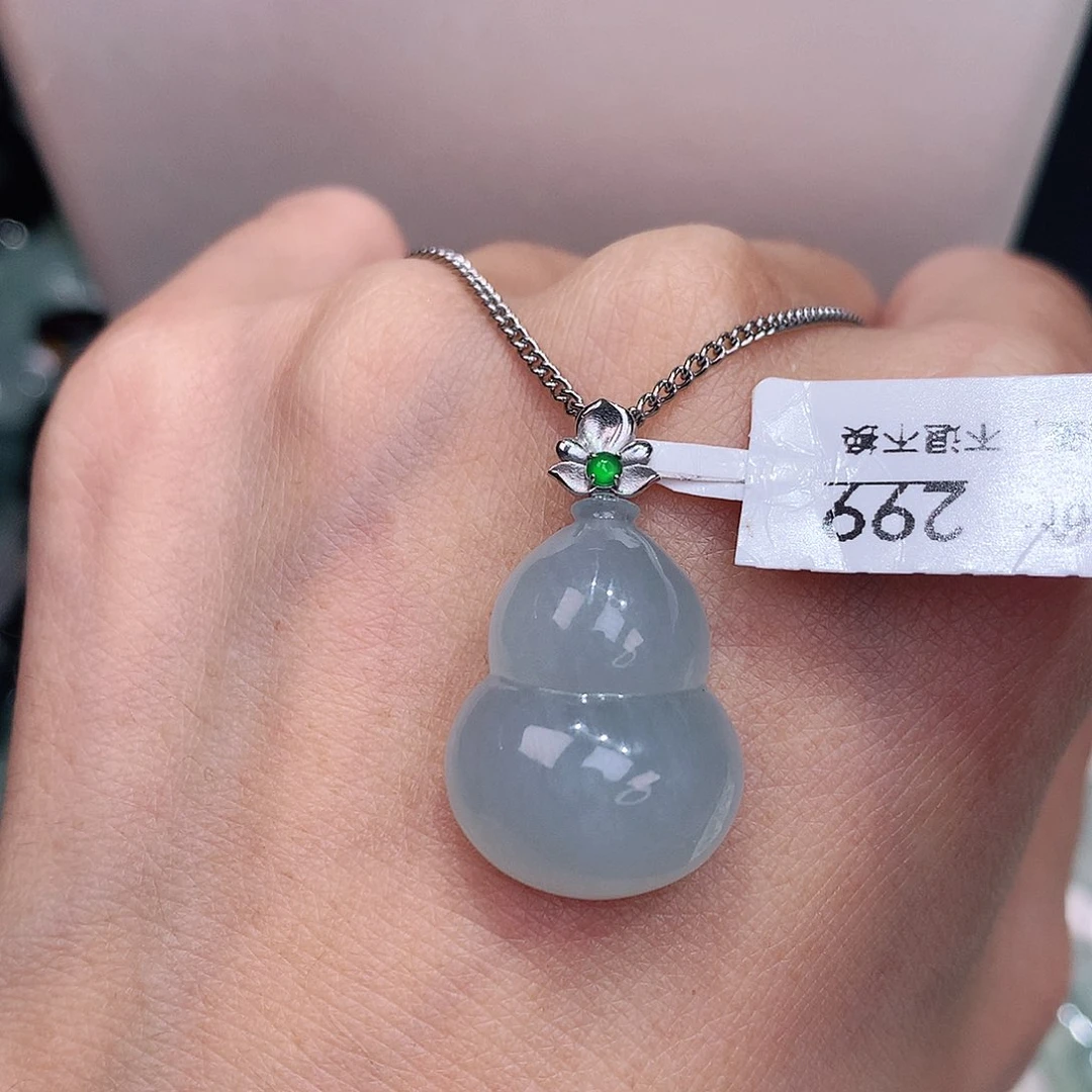 颈饰18K金镶嵌翡翠晴底葫芦